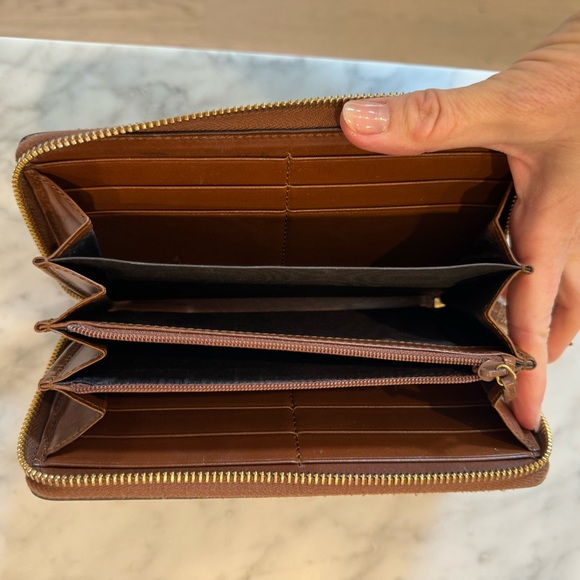 Gucci GG Supreme Tan Monogram Zip Around Wallet - Picture 9 of 12